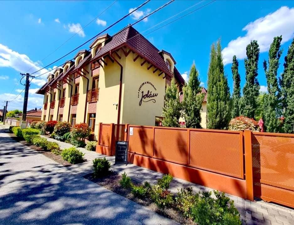 Jolan Pension & Restaurant Cicov ภายนอก รูปภาพ