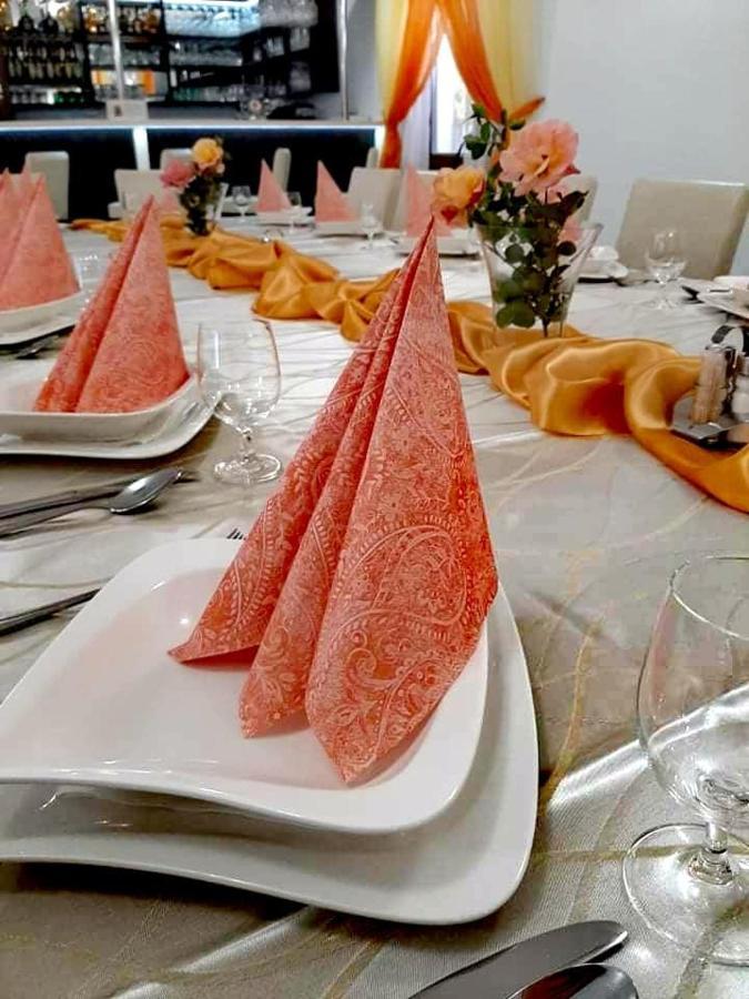 Jolan Pension & Restaurant Cicov ภายนอก รูปภาพ
