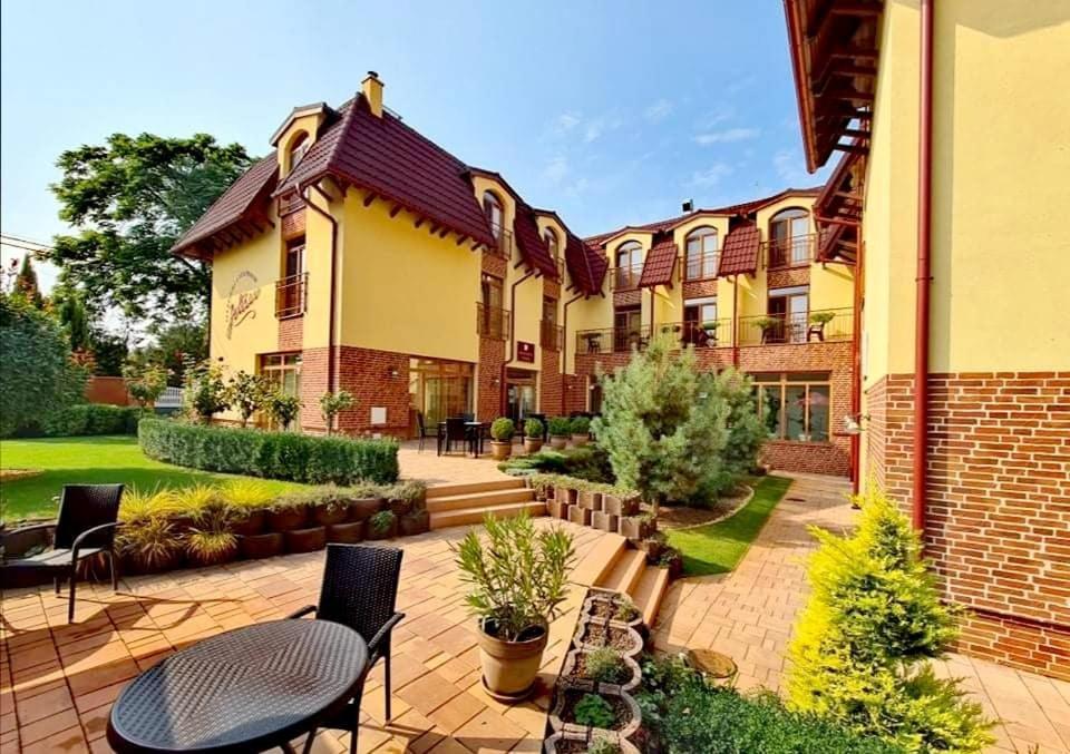 Jolan Pension & Restaurant Cicov ภายนอก รูปภาพ