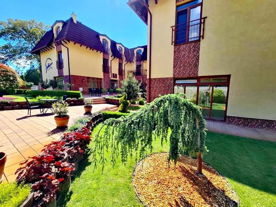 Jolan Pension & Restaurant Cicov ภายนอก รูปภาพ