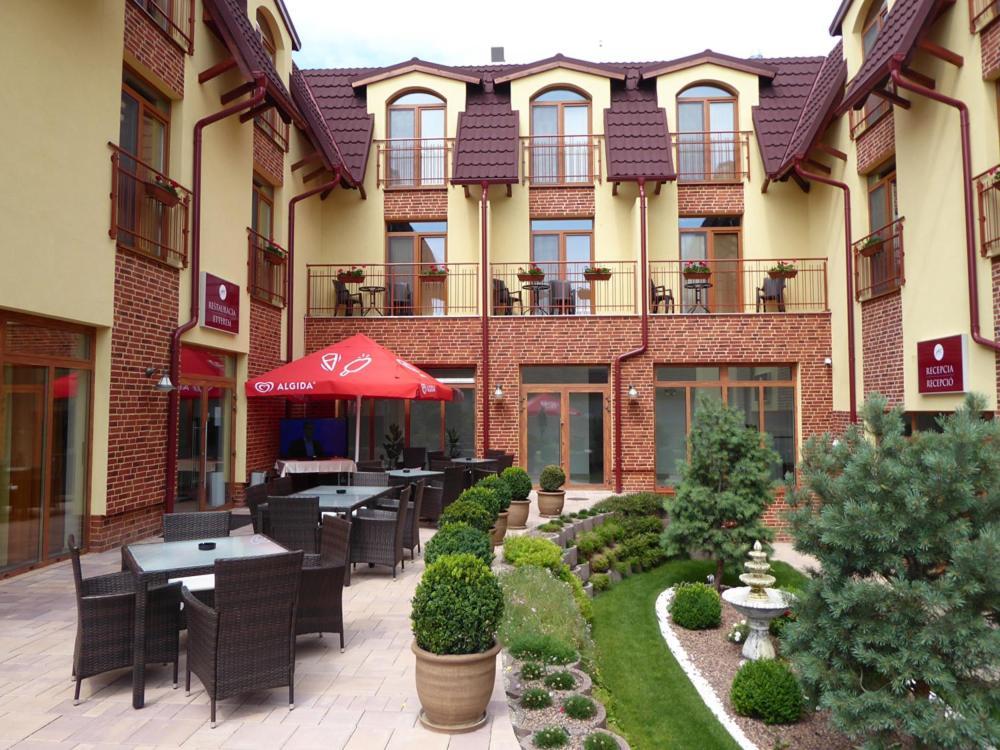 Jolan Pension & Restaurant Cicov ภายนอก รูปภาพ