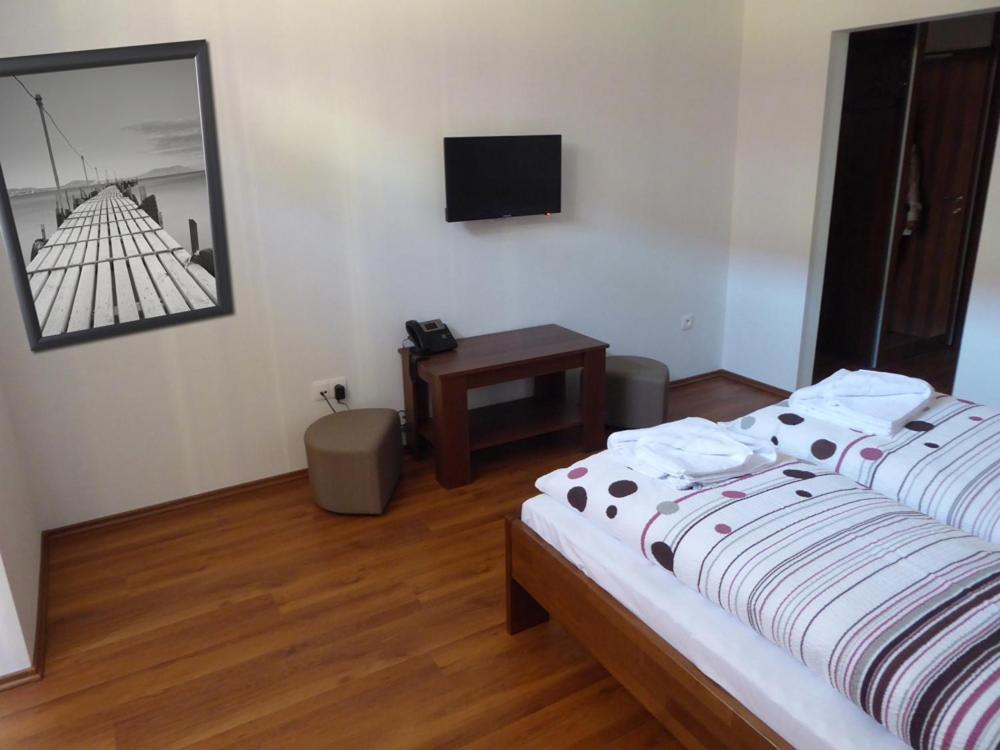 Jolan Pension & Restaurant Cicov ภายนอก รูปภาพ