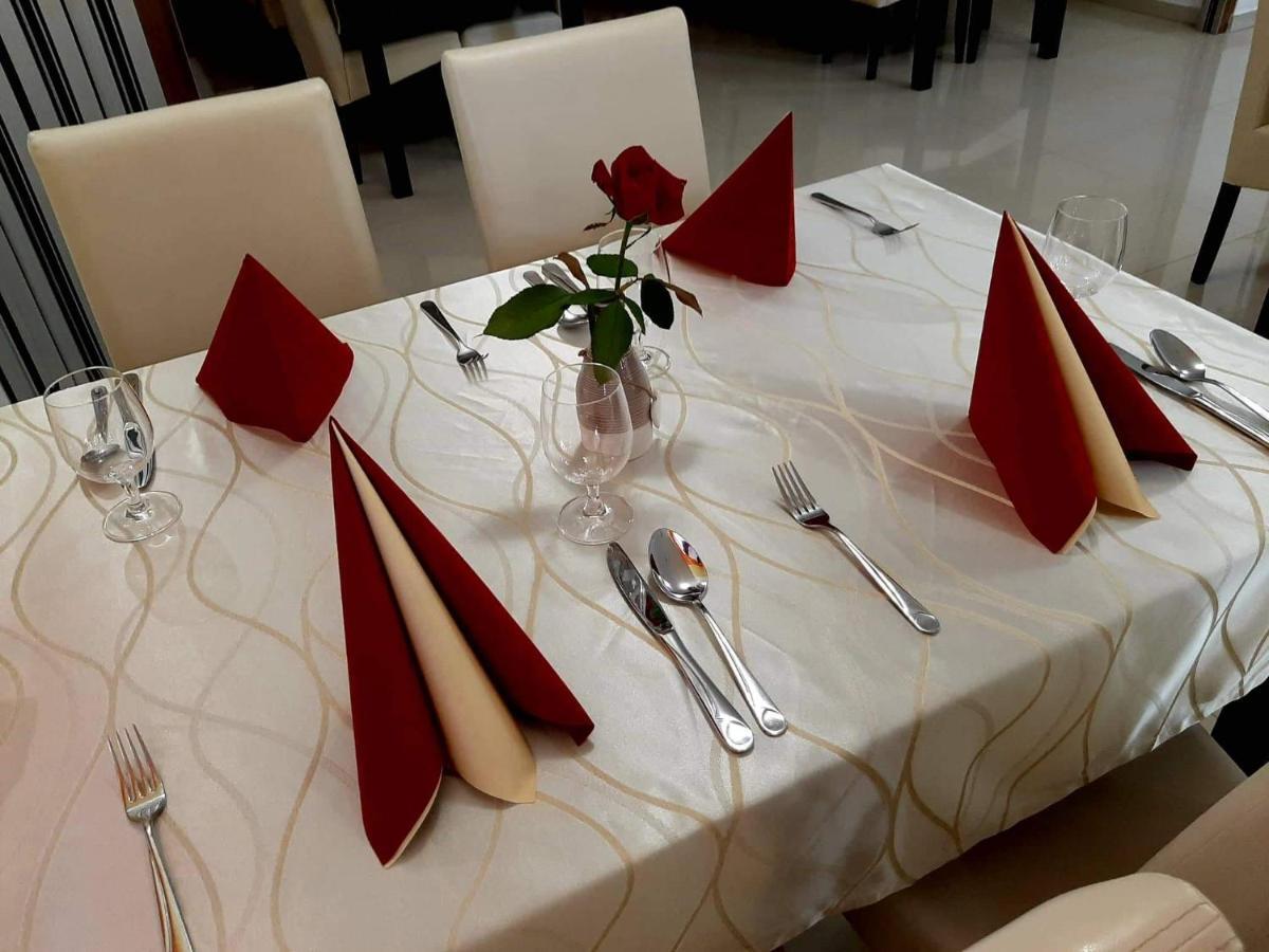 Jolan Pension & Restaurant Cicov ภายนอก รูปภาพ