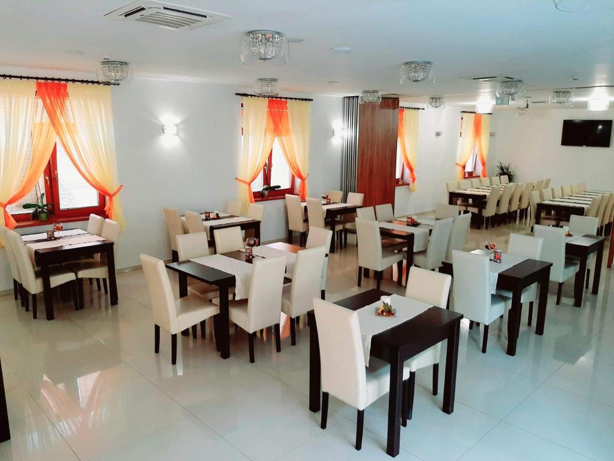 Jolan Pension & Restaurant Cicov ภายนอก รูปภาพ