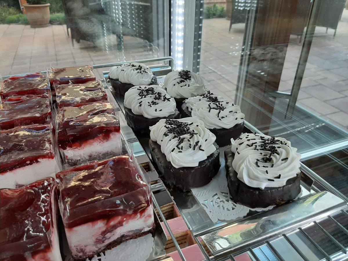 Jolan Pension & Restaurant Cicov ภายนอก รูปภาพ