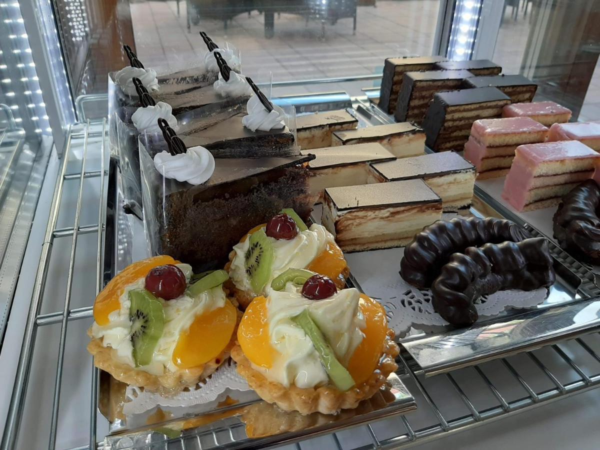 Jolan Pension & Restaurant Cicov ภายนอก รูปภาพ