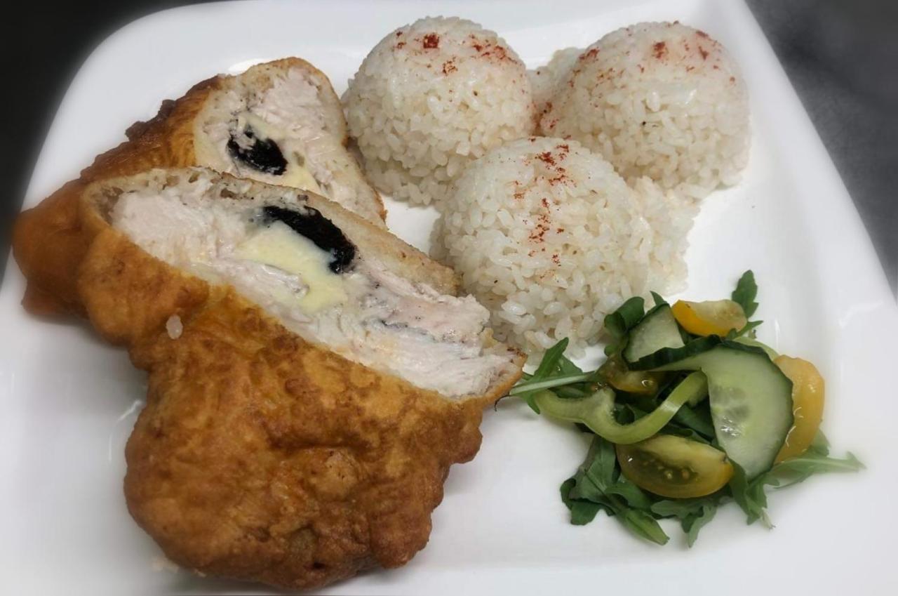 Jolan Pension & Restaurant Cicov ภายนอก รูปภาพ